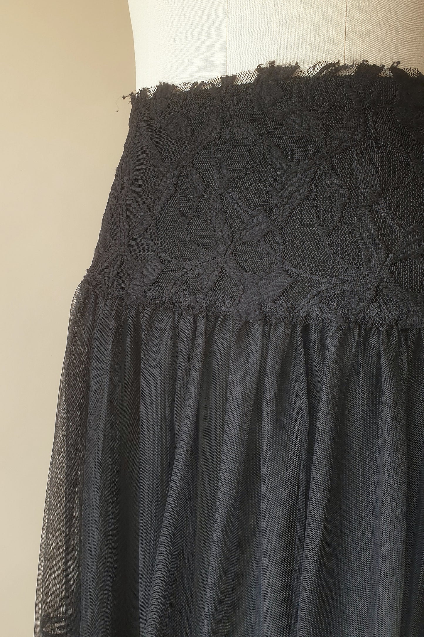 Romantic embellished floaty black skirt Size S/M