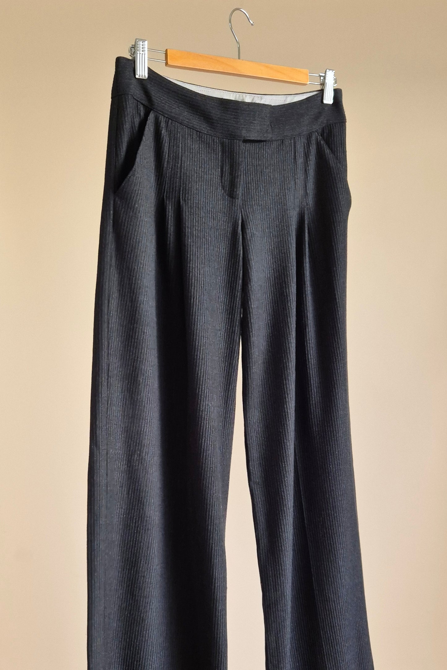 Stunning Diane von Furstenberg wool pants Size XS