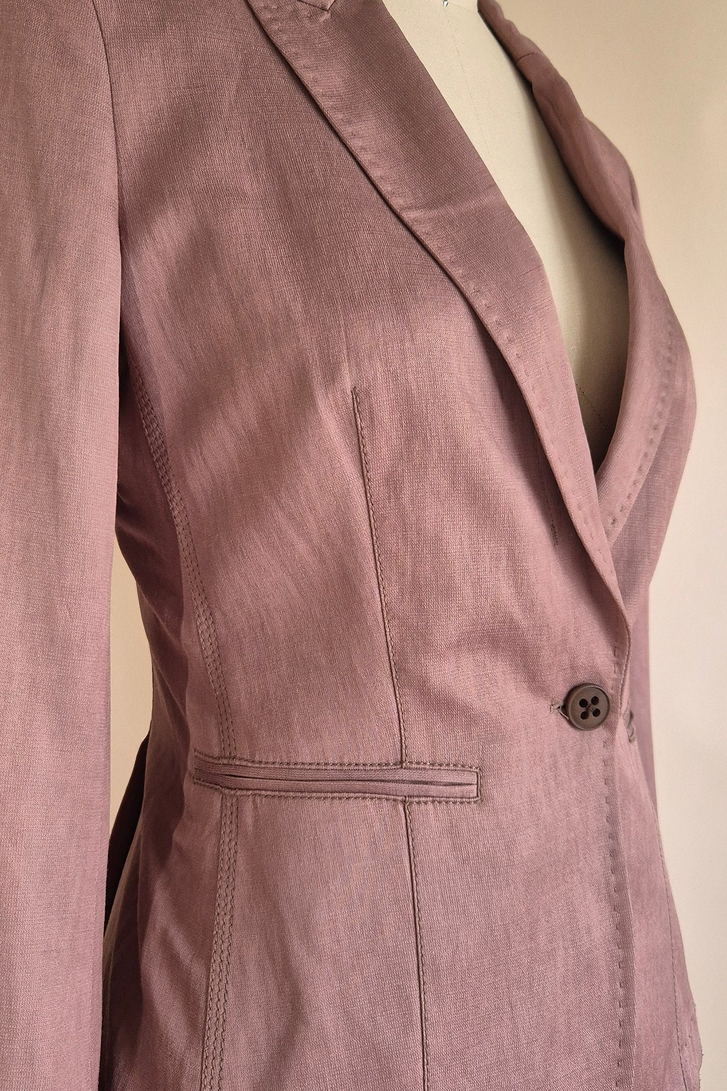 Classic dusty pink Hugo Boss blazer Size S