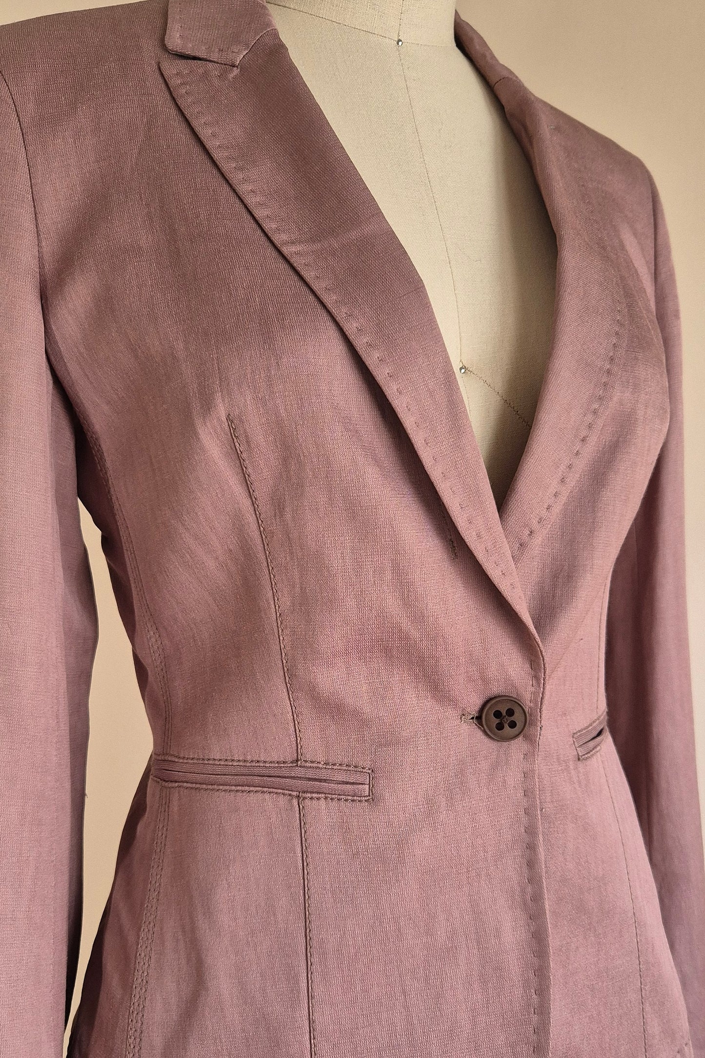 Classic dusty pink Hugo Boss blazer Size S